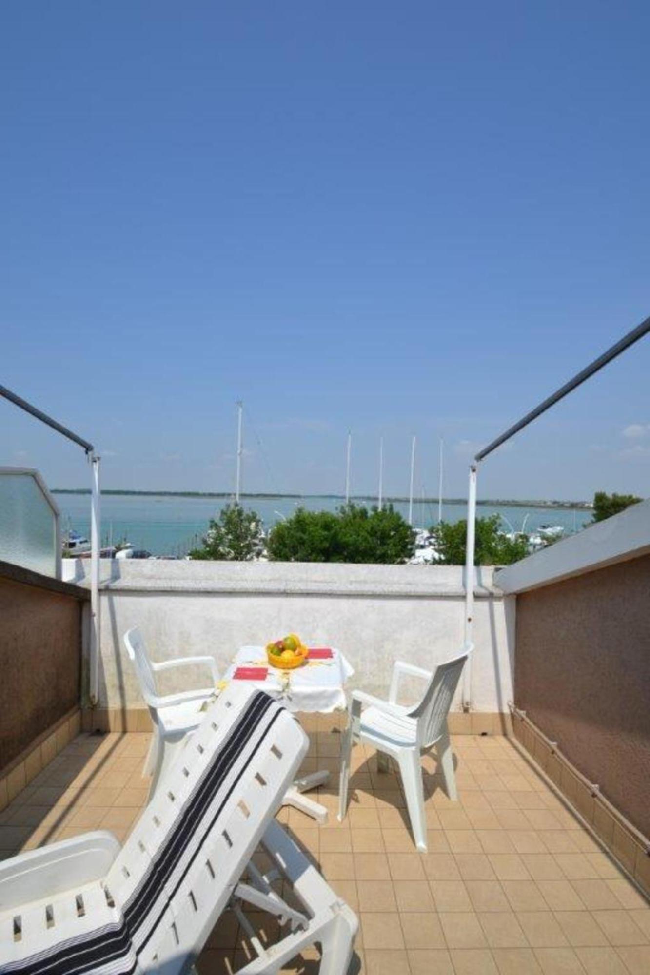 Spacious And Bright Flat With Swimming Pool - Beahost Apartment Bibione Exterior photo